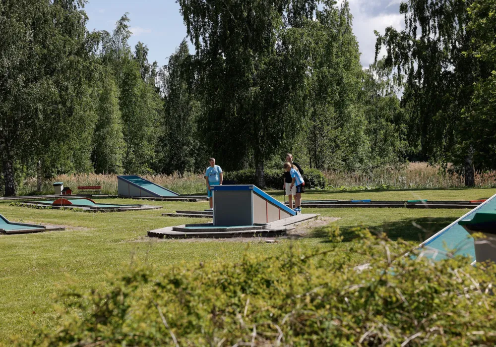 Miniature golf